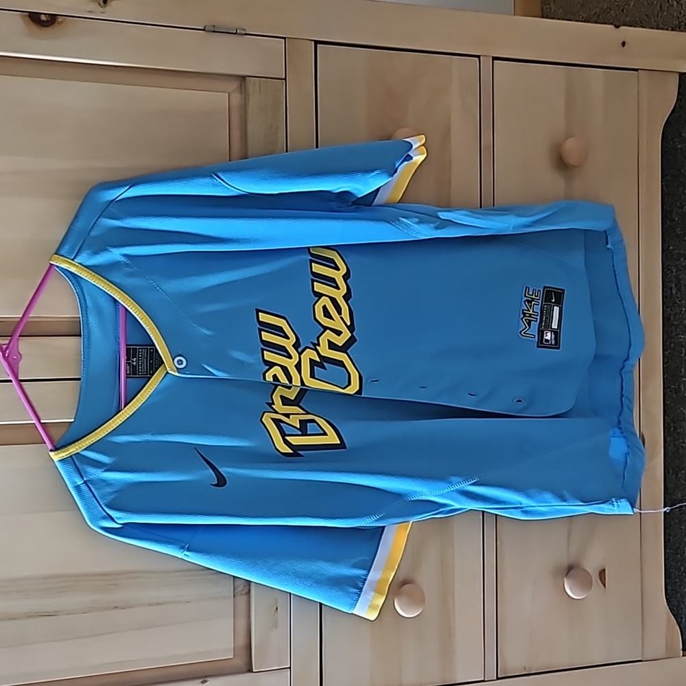 Milwaukee Brewers city connect jersey